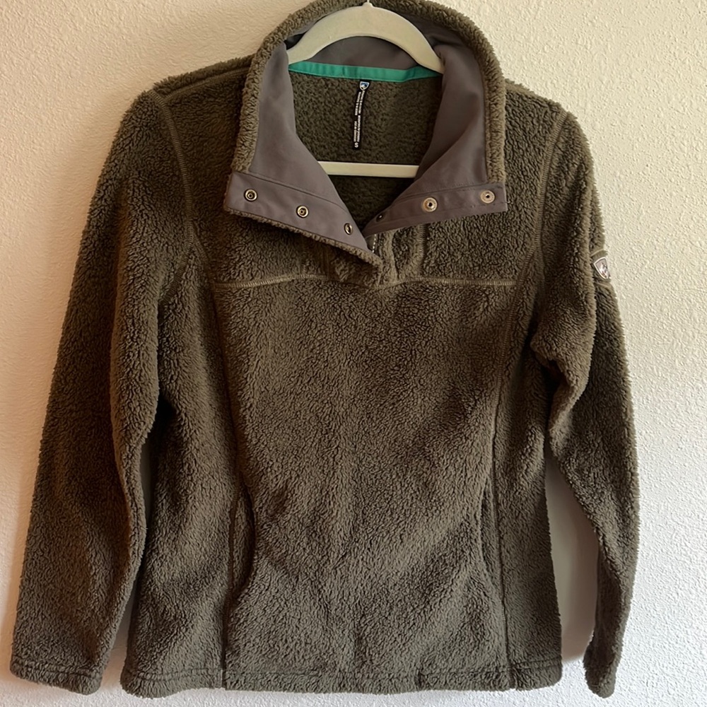 Kuhl fuzzy green pullover with pockets size small